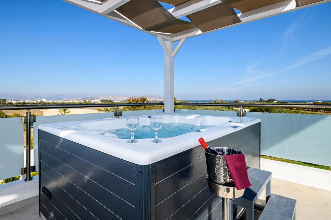 Asteria Pearl Villa 2 With Rooftop Jacuzzi Tigkaki  Exterior photo