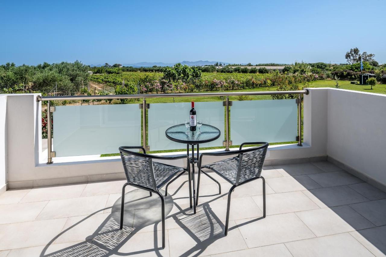 Asteria Pearl Villa 2 With Rooftop Jacuzzi Tigkaki  Exterior photo