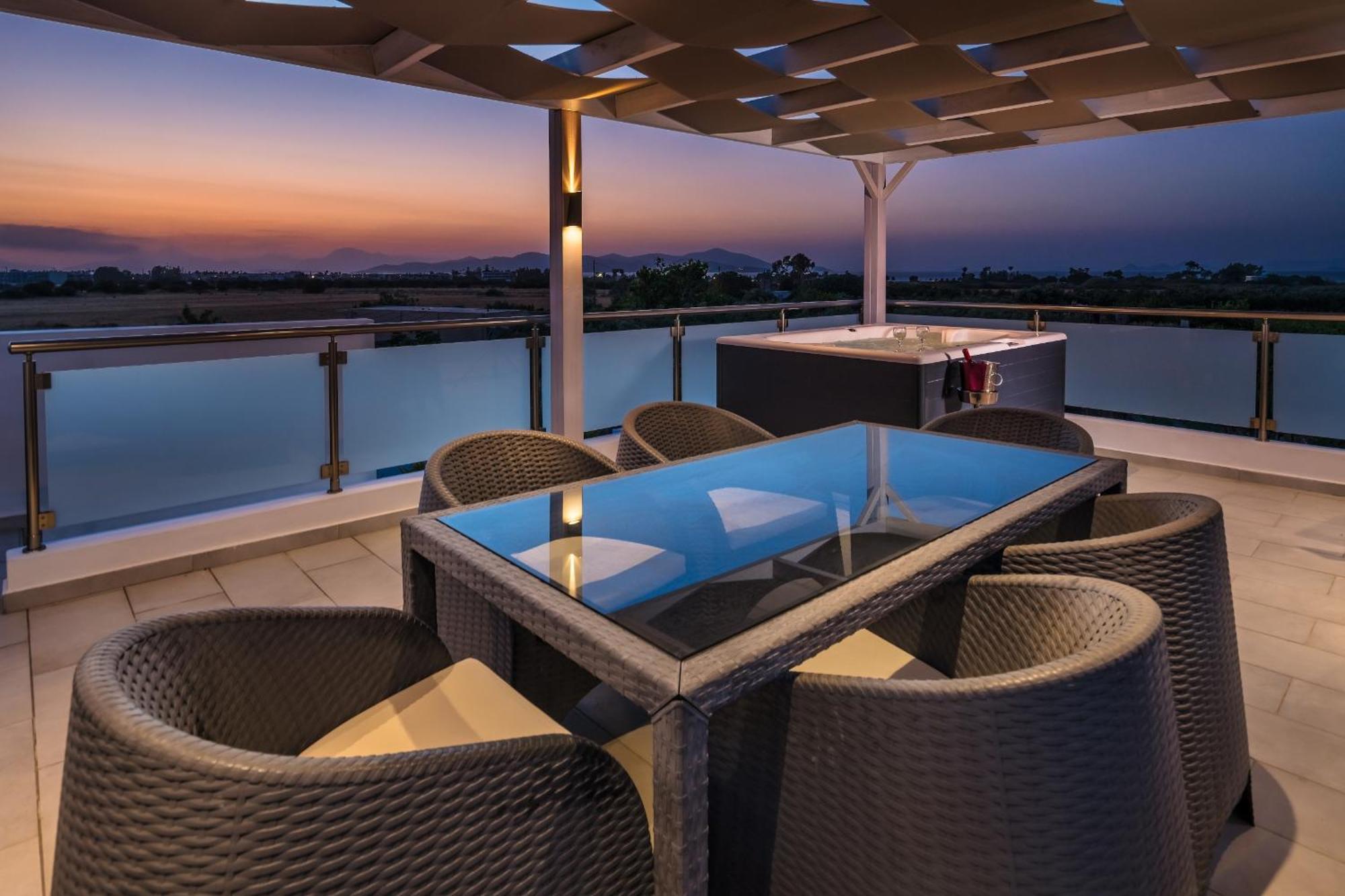 Asteria Pearl Villa 2 With Rooftop Jacuzzi Tigkaki  Exterior photo