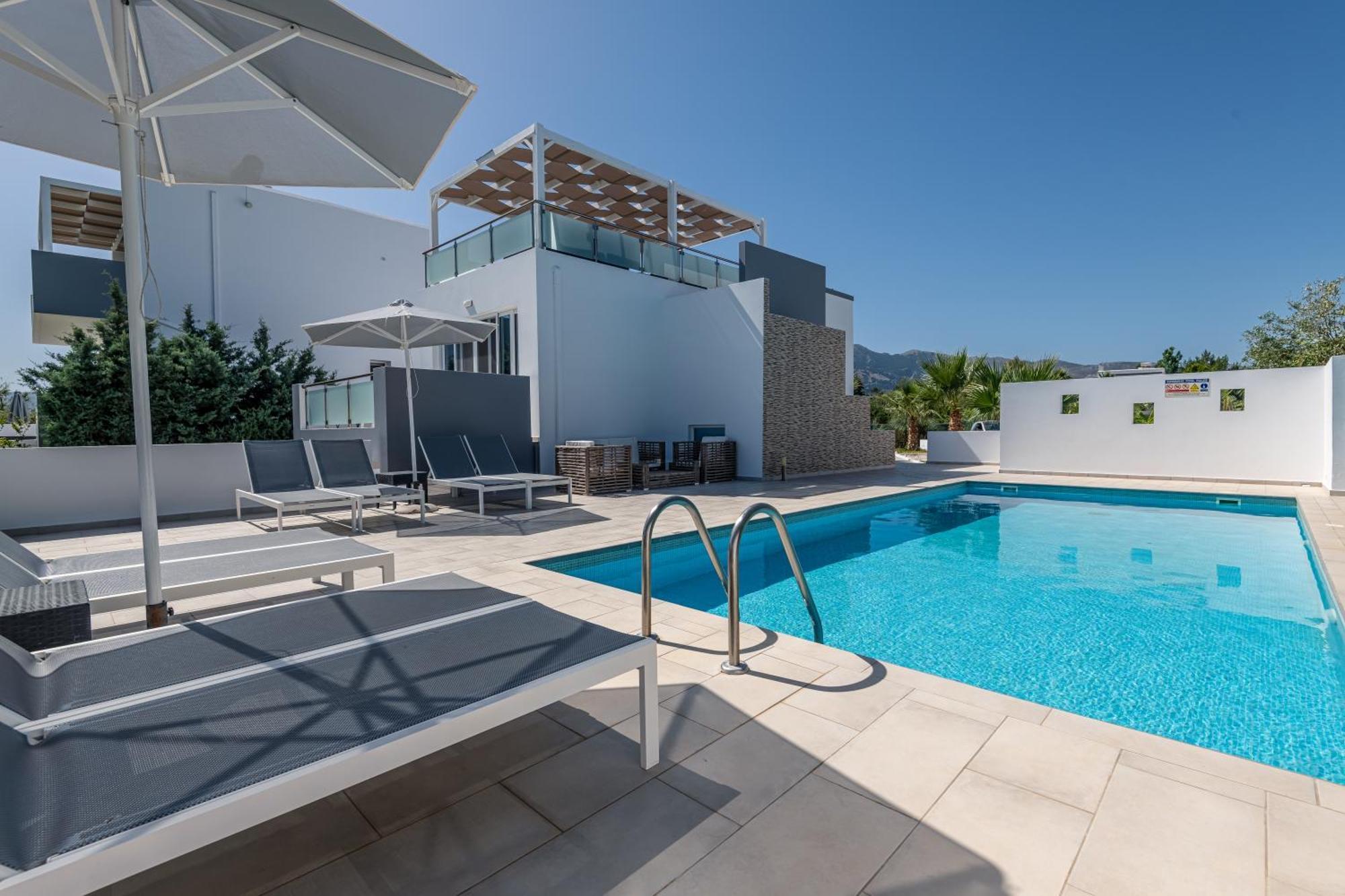 Asteria Pearl Villa 2 With Rooftop Jacuzzi Tigkaki  Exterior photo