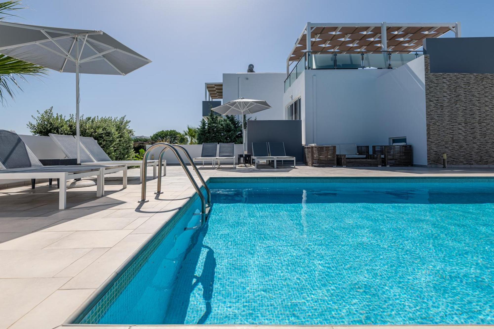 Asteria Pearl Villa 2 With Rooftop Jacuzzi Tigkaki  Exterior photo