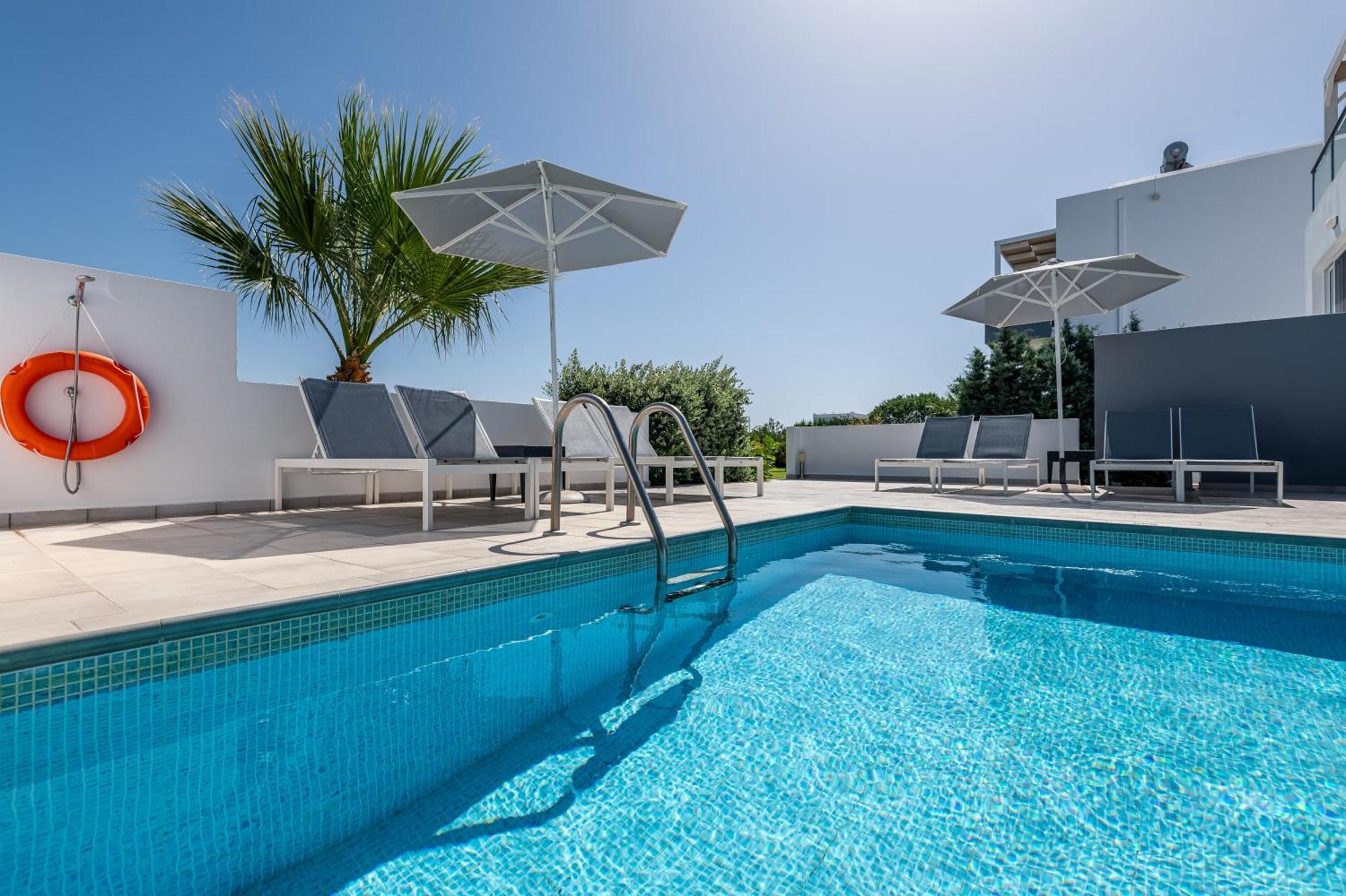 Asteria Pearl Villa 2 With Rooftop Jacuzzi Tigkaki  Exterior photo